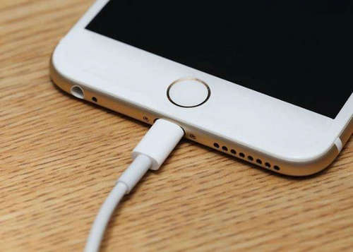 三种最伤手机电池的充电行为，看看你中了几条3